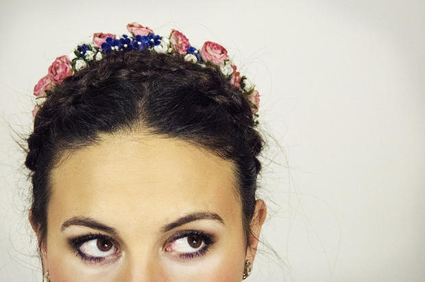 Brautfrisur mit Blumen: Flower Crowns und die bayrische Alternative
