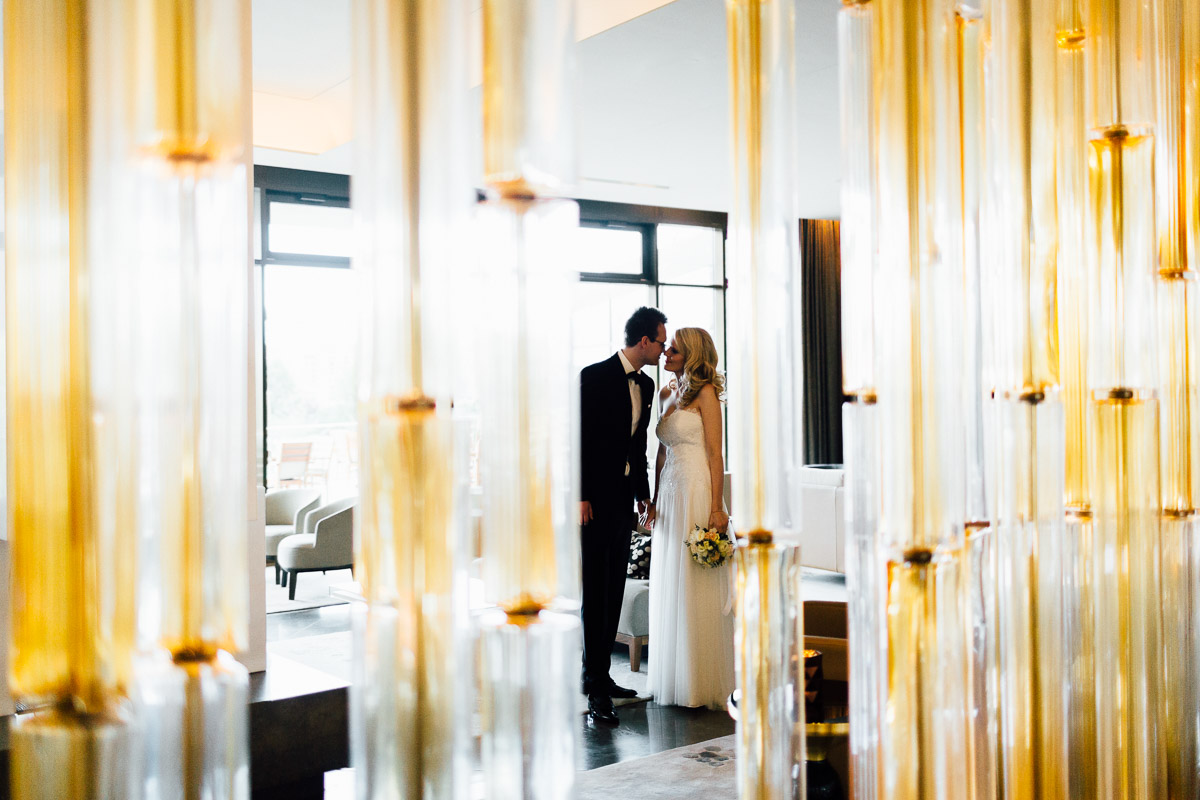 Moderne Hochzeit im Ritz Carlton Wolfsburg von Karti Fotografie