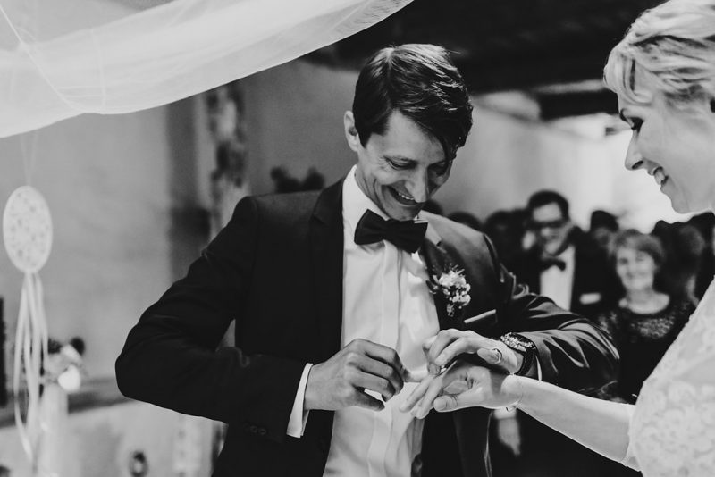 Moderne Boho-Hochzeit auf Gut Mönkhof - Pic by planliebe